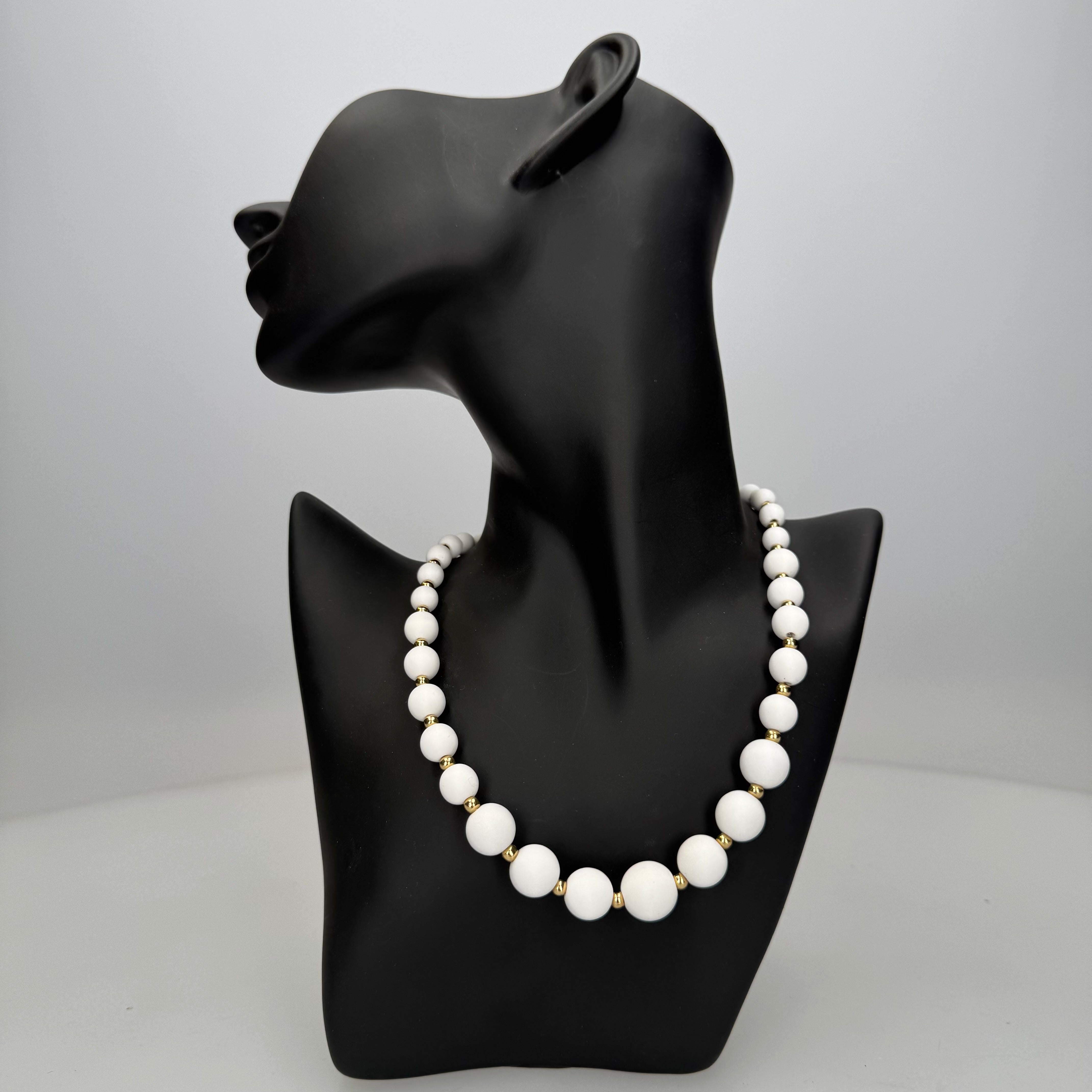 Collana con perle colorate grandi