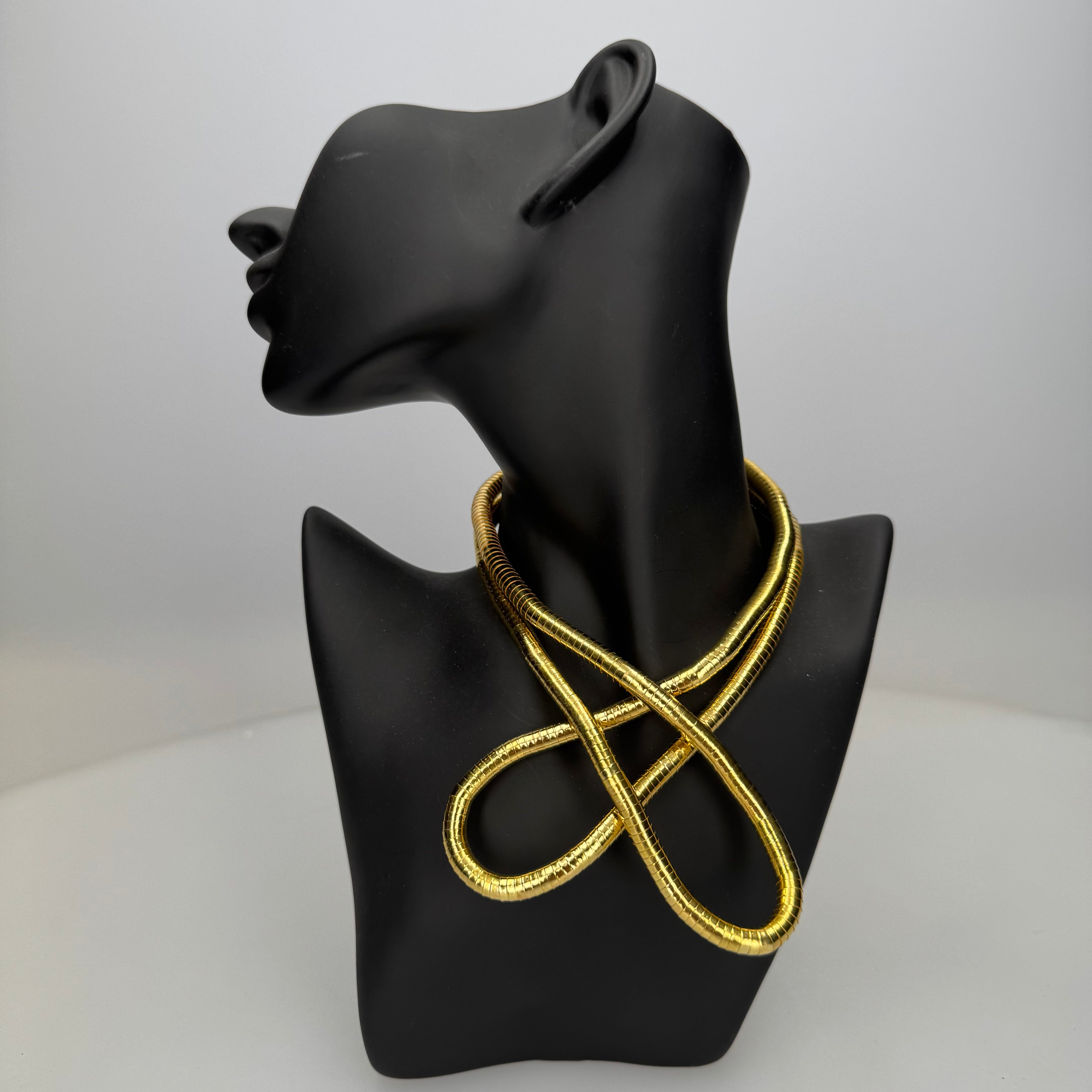 Collana Flowing
