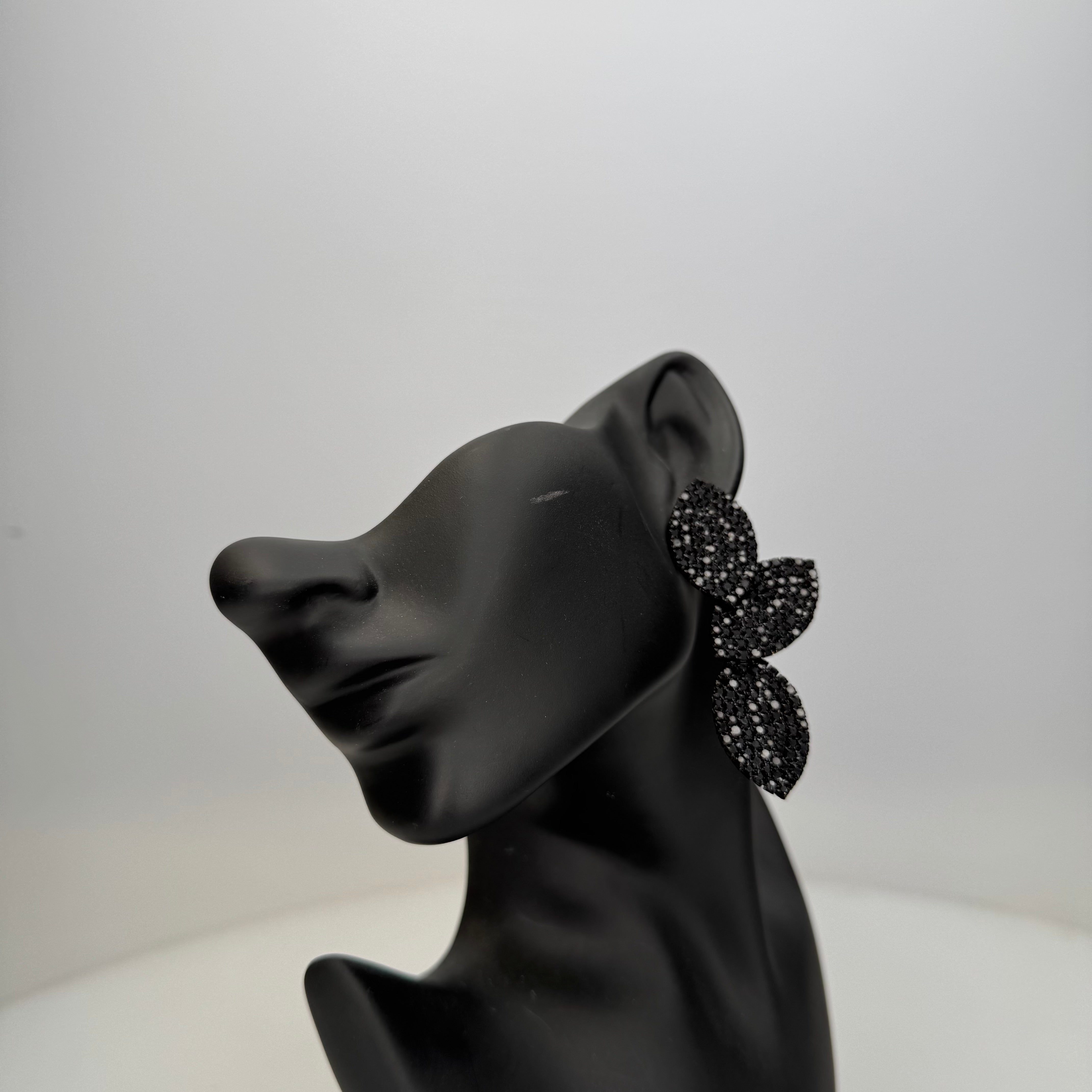Orecchini Mezzo Fiore con Strass